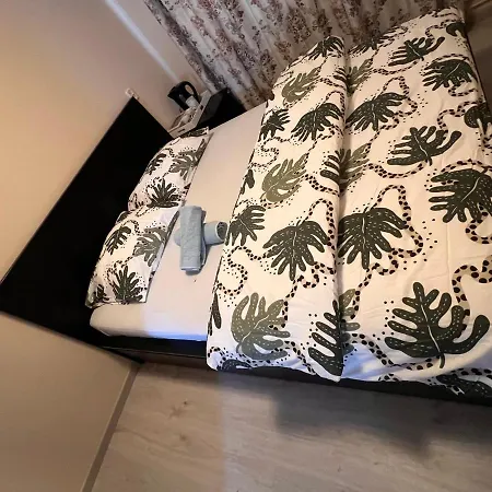 Private Bedroom In - 1 Min Walk Metro & Free Parking Quarto em Acomodações Particulares *