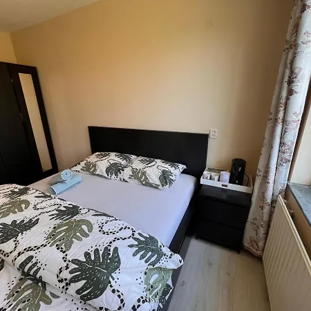 Private Bedroom In - 1 Min Walk Metro & Free Parking 民宿