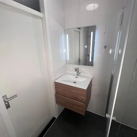 Private Bedroom In - 1 Min Walk Metro & Free Parking * 阿姆斯特丹