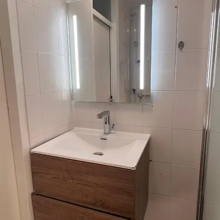 Private Bedroom In - 1 Min Walk Metro & Free Parking 民宿 阿姆斯特丹