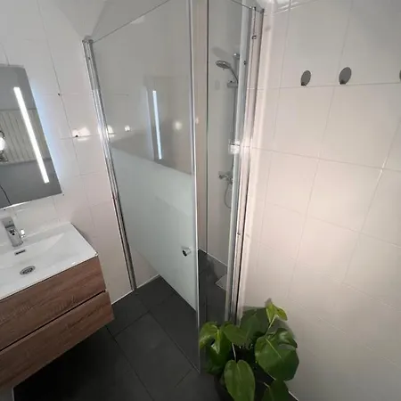 Private Bedroom In - 1 Min Walk Metro & Free Parking Amesterdão